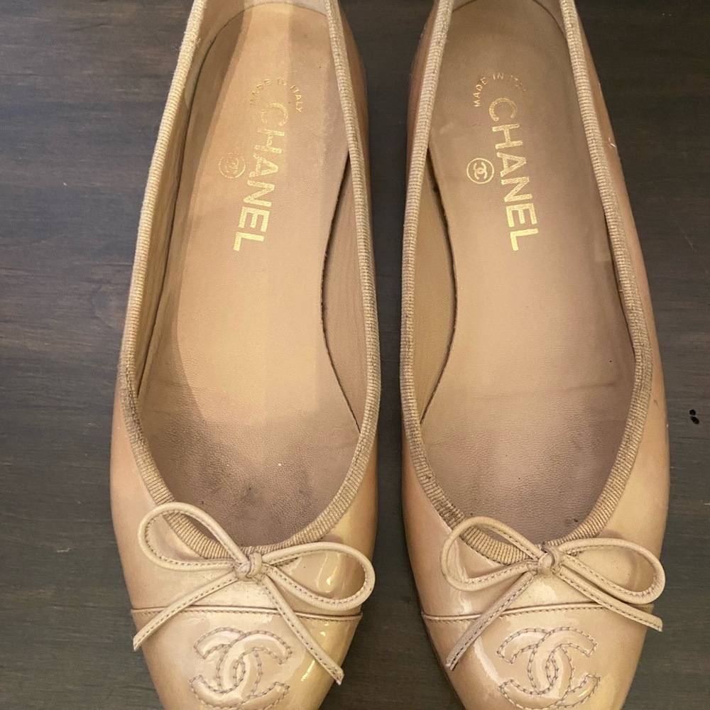CHANEL Authentic Gold Metallic Ballet Flats